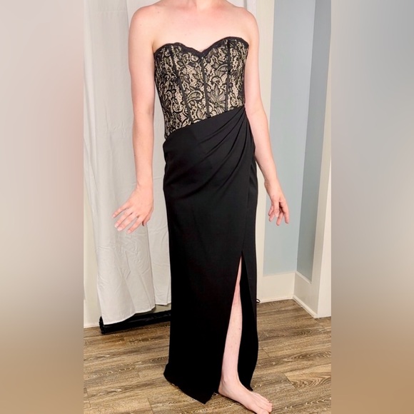 NWT floor length strappless cocktail dress from David’s bridal size small - Picture 3 of 3